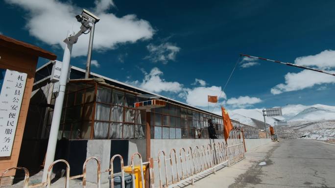 西藏旅游风光219国道窗外高原边境检查站