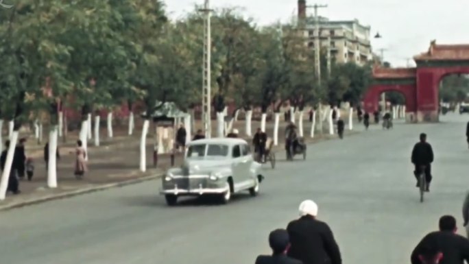 1949年北京城马路和军人指挥交通