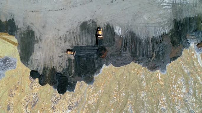 西班牙力拓的露天矿，卡车在路上。这是采矿开采产生的土壤污染-带有无人机的鸟瞰图-工业和景观概念