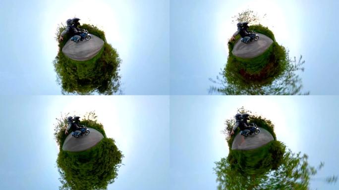 无忧无虑的男人骑着摩托车携带360度相机