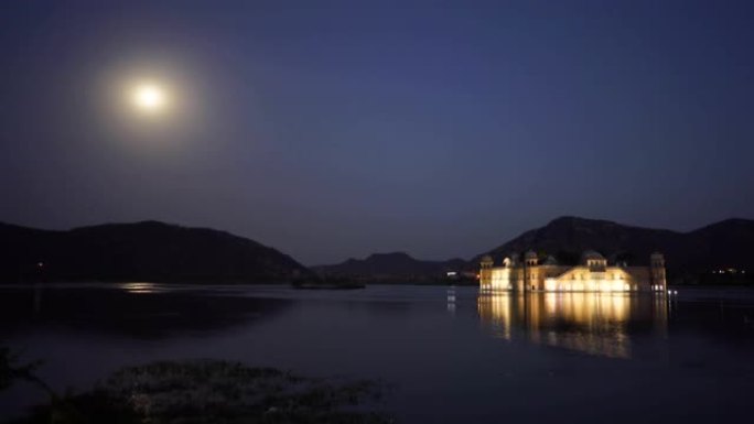 jal mahal宫殿的夜景和斋浦尔的满月