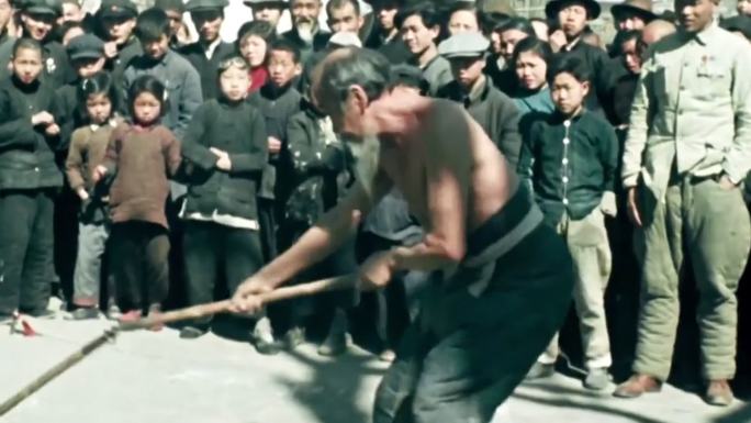 40年代天桥艺人表演三节棍