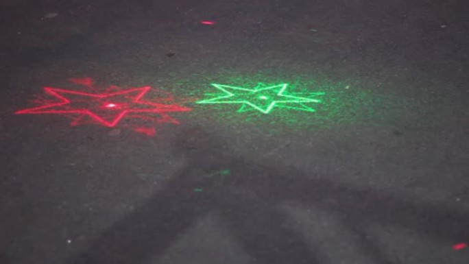 沥青上的激光蝴蝶星星图案。绿色和粉红色。背景复制空间