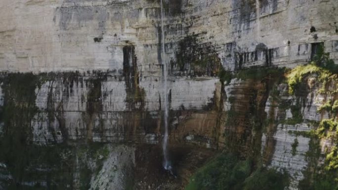 佐治亚州的金奇哈瀑布。黎明4K时无人机射击