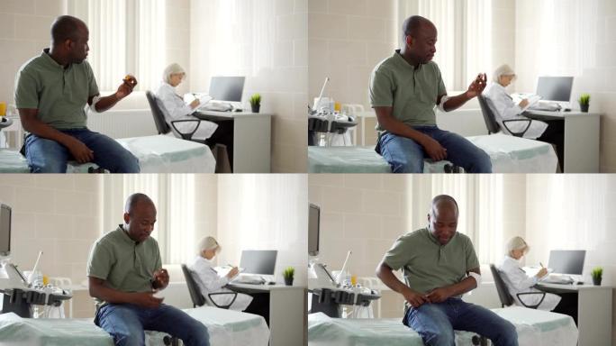 非洲病人坐在沙发上，看着一瓶毒品，偷偷放进口袋。静脉穿刺后，他的手臂被包裹住了。背景中医学史的女医师