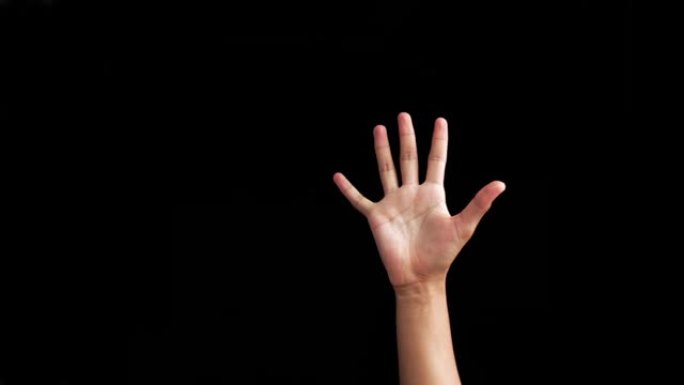 一只白种人的手被隔离在黑色上，并显示出ASL (美国手语) 的字母符号。