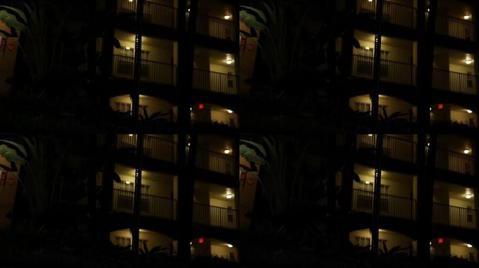从低角度看，一个戏剧性的公寓大楼锁定了角度，锁定了相机-悬疑风格的镜头。