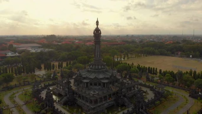 在巴厘岛登巴萨市中心的Bajra Sandhi纪念碑的空中拍摄，也被称为巴厘岛人民争取独立于荷兰殖民