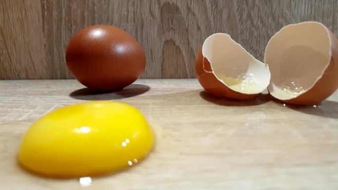 鸡蛋。碎鸡蛋。生鸡蛋。
