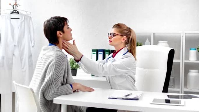 专业医生在定期体检中检查女性患者的颈部甲状腺和眼睛