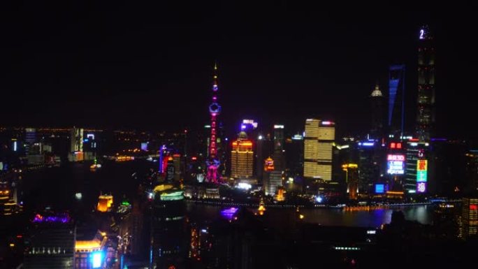 中国夜间上海市区天际线的景色