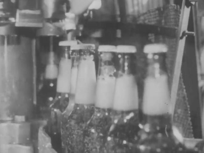 60年代 北京啤酒厂 车间 工人 流水线