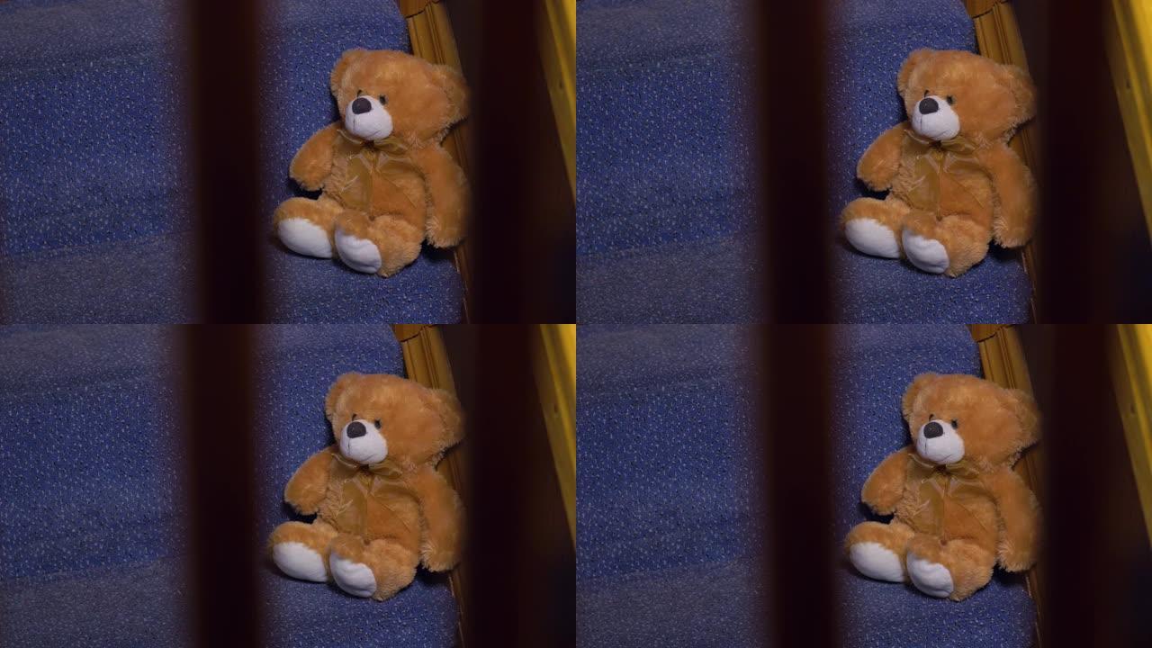 楼梯上的泰迪熊
