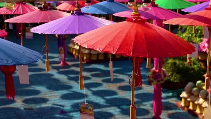 彩色面料制成的雨伞，泰国工艺品兰纳雨伞，清迈泰国。复制spapce。