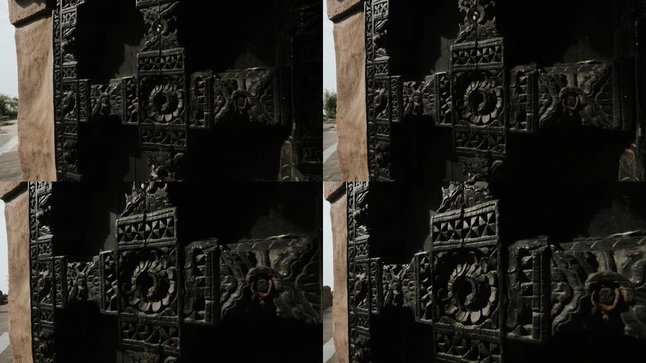 装饰在一座古老的印度寺庙的墙上。