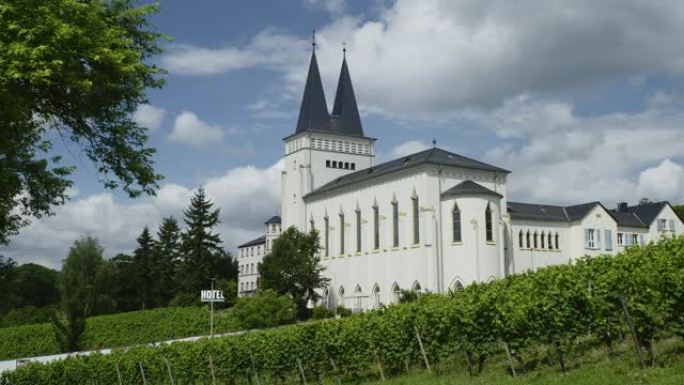 约翰尼斯堡修道院，在12世纪初安排本笃会秩序，今天Kloster johannesberg酒店