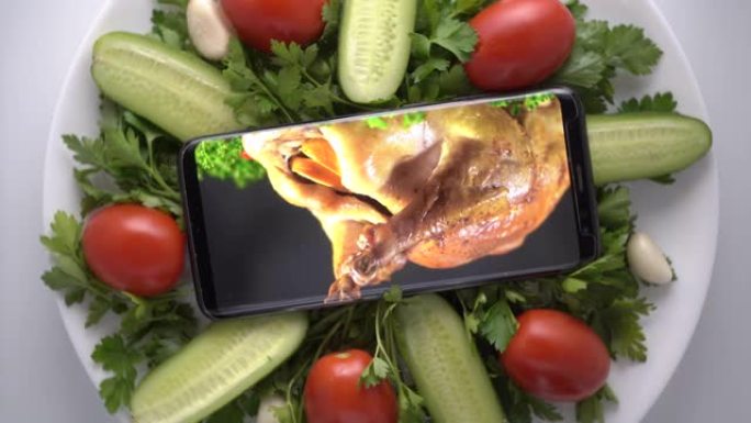 屏幕上装有烤感恩节火鸡的手机