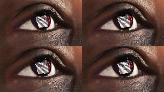 女人黑眼圈在近距离与爱荷华州的国旗虹膜，美国与风运动。视频的概念
