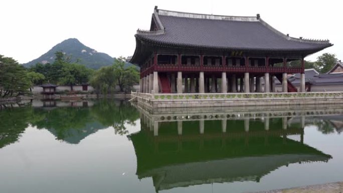 韩国首尔景福宫景湖馆和池塘景观