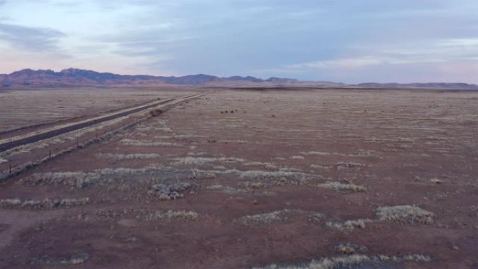 新墨西哥州农村沙漠公路场景