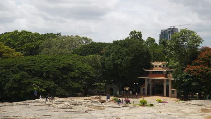 晴天巴纳加洛市著名植物园入口慢动作全景4k印度
