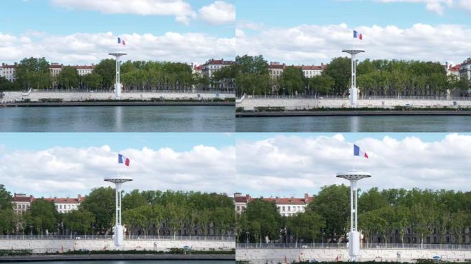 罗纳河上的法国国旗