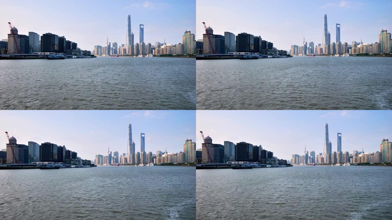 船舶在黄浦江上驶向上海陆家嘴，上海城市景观沿黄浦江。慢动作4k镜头。
