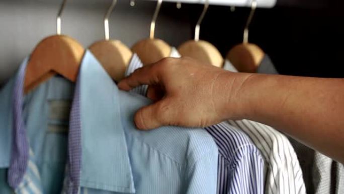 封闭起来，商人在上班前或晚上外出前在衣柜里选择衬衫。