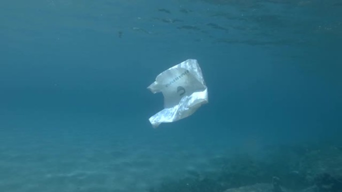 塑料污染，白色塑料袋慢慢沉入欧洲地中海海底。