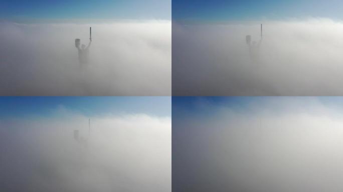 秋天雾蒙蒙的基辅城市的鸟瞰图。高清