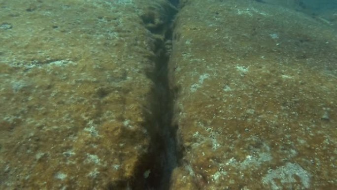 构造板块上海床上的裂缝。海底板块的Tiktanic位移。地中海