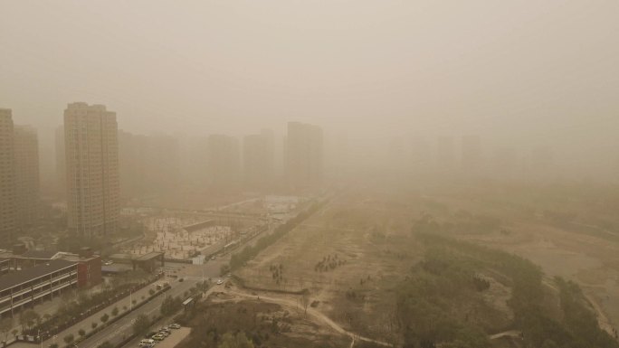 沙尘暴中的城市环境