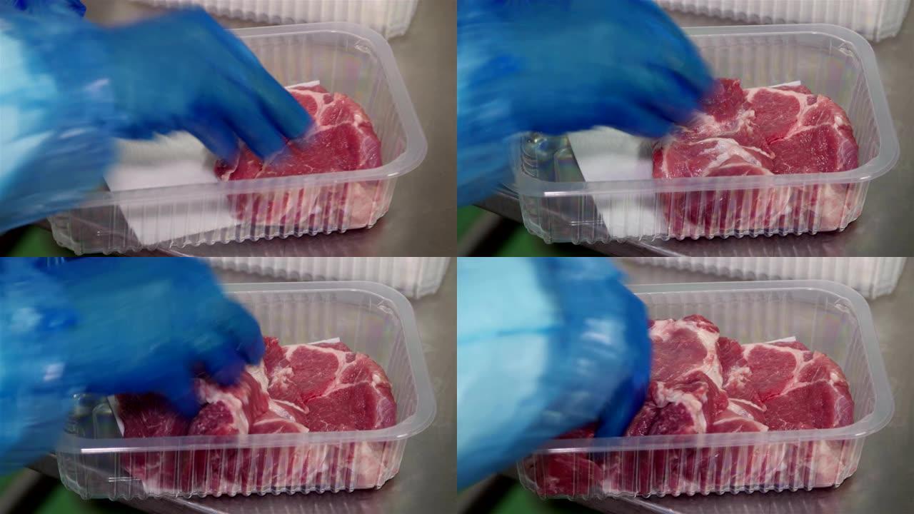 工人在肉类工厂包装切碎的肉