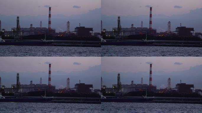 工业船在日本煤电厂前码头卸煤