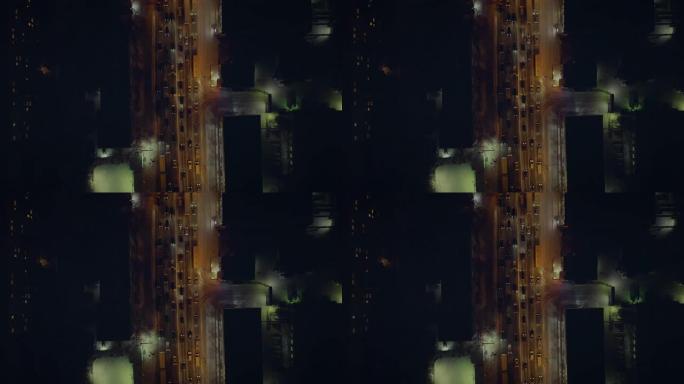 摄像机逐渐漂浮在夜路上，车灯开着的慢车。