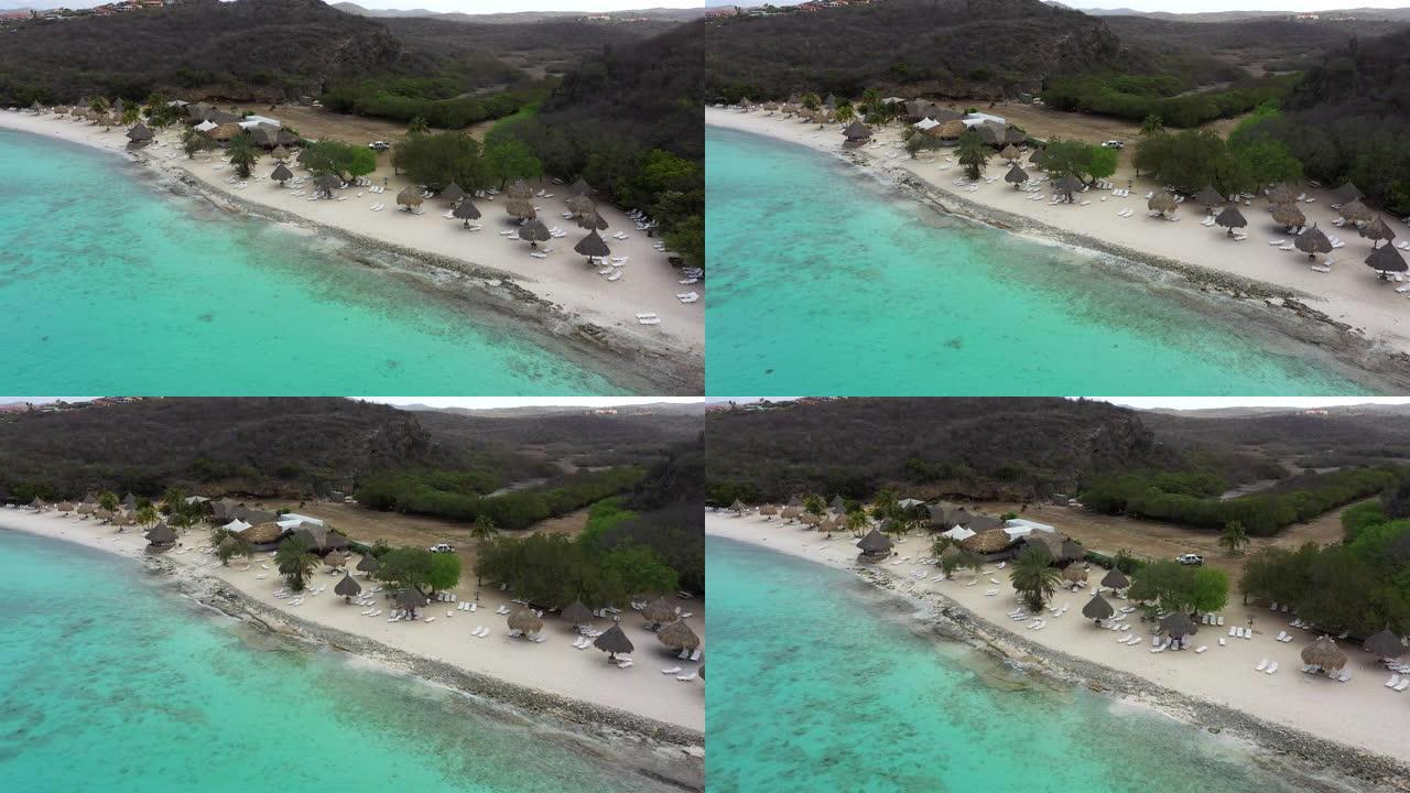 卡斯阿宝海滩的鸟瞰图，海岸线和碧绿的水-库拉索/加勒比海/荷属安的列斯群岛