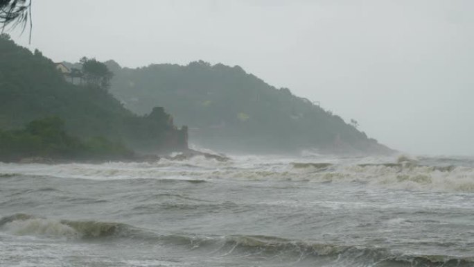 暴风雨雨天著名的苏梅岛海岸线海浪全景4k泰国