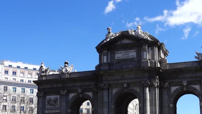 阿尔卡拉广场。阿尔卡拉门 (Alcala Gate) 是独立广场 (Plaza de la Inde