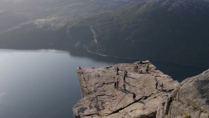 从顶部看的Preikestolen或讲坛岩石，挪威