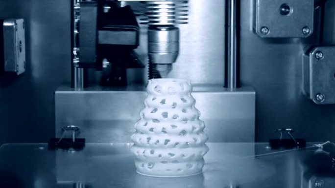 3D打印机工作。熔融沉积建模，FDM。3D打印机
