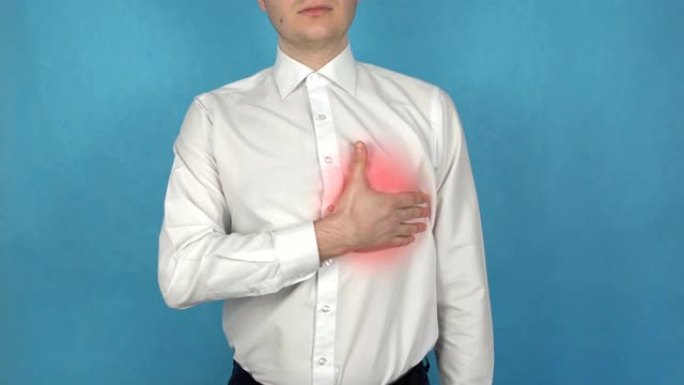 人在心肌梗塞或心绞痛发作前有心脏疼痛。心肌炎。心包炎或心内膜炎的概念。穿着白衬衫的经理患有高血压。上