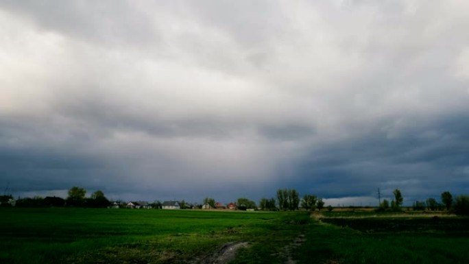 从晴天到暴风雨云的变化时间流逝