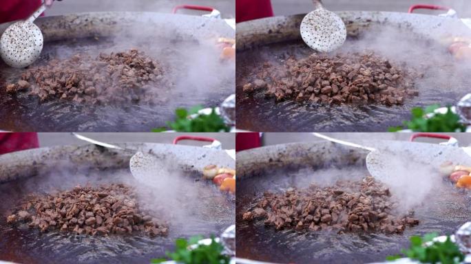 肉块在新鲜空气中流失的油中烘烤。