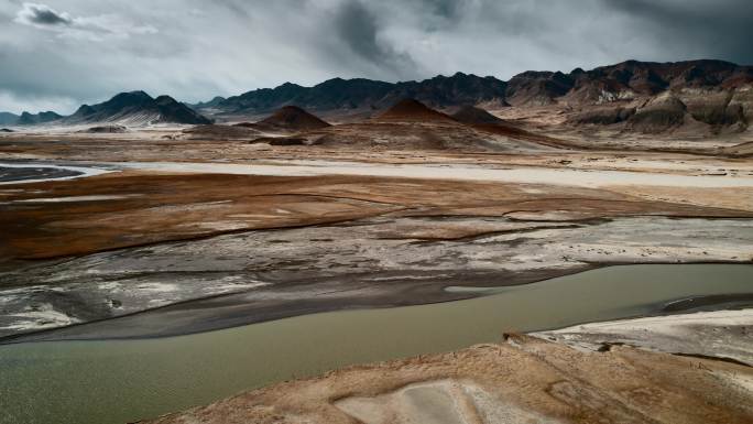 西藏旅游风光219国道昆仑山脉河流河床
