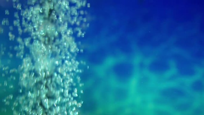 气泡氧气移动线特写背景蓝色海水慢速运动