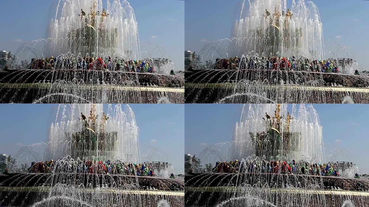 喷泉石花在VDNKh在莫斯科。VDNKh(也称为全俄罗斯展览中心)是一个永久性的通用贸易展在莫斯科，