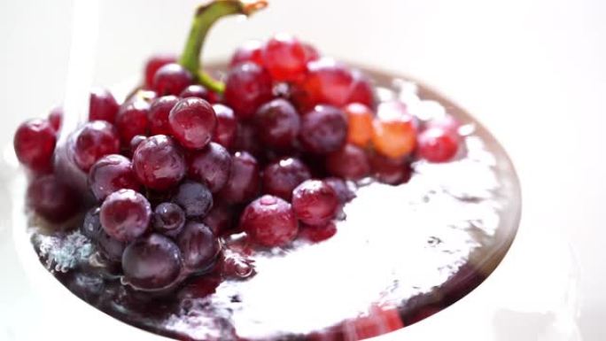葡萄被清洗的特写