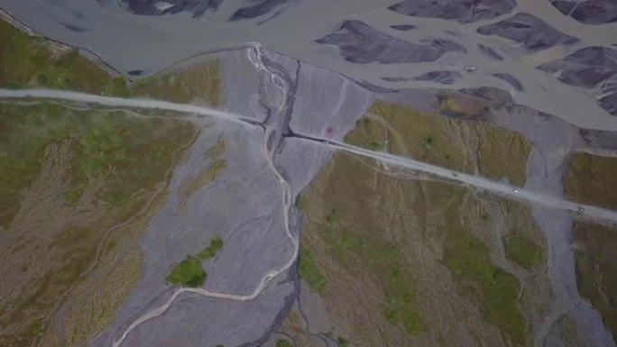 冰岛冰川河和道路的鸟瞰图