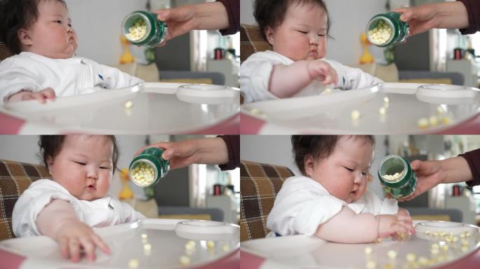婴儿吃零食练习抓握能力
