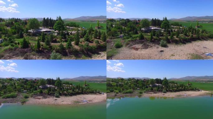 湖餐厅、库贡湖和湖中养鱼场的空中视觉效果。
Kirsehir/土耳其06/06/2018